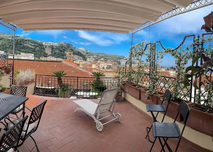 - The Roof Апартаменты *