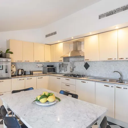 Apartman - The Roof *